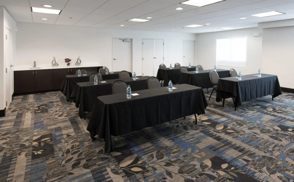 Holiday Inn Express & Suites East Wichita I-35 Andover by IHG