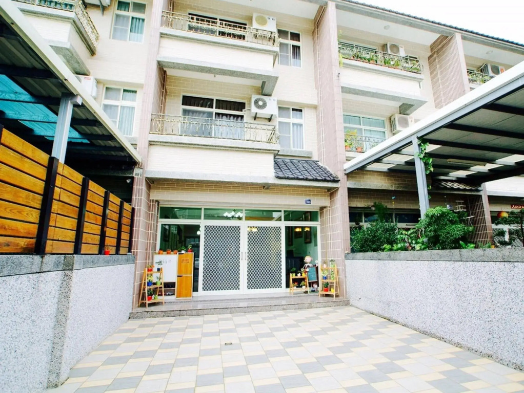 Daze Days Hostel