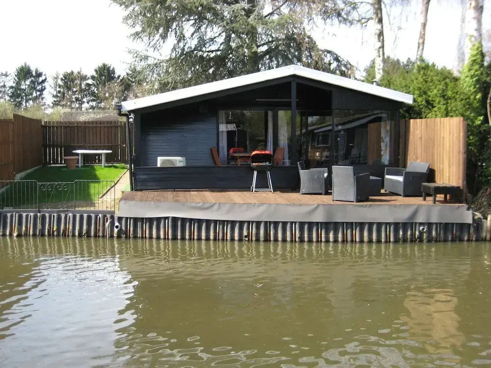 Modern Waterfront Chalet