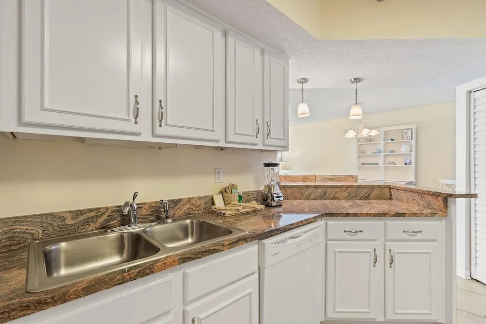 Pelican Pointe 202