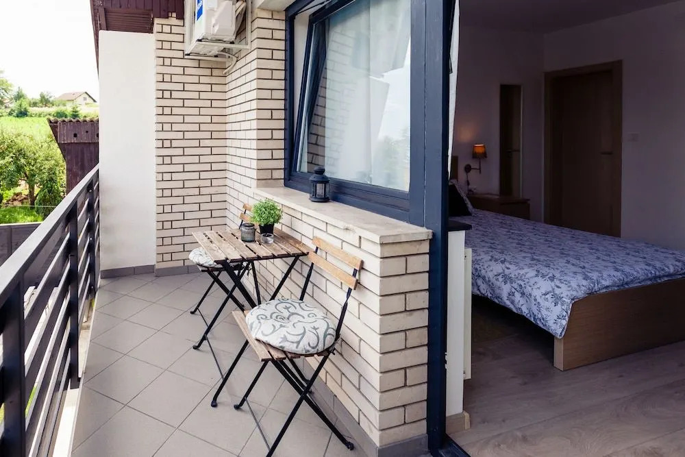 Rooms & apartments Karlo