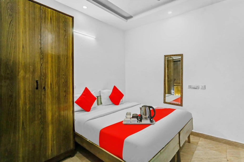 OYO Flagship 70300 Premium Inn