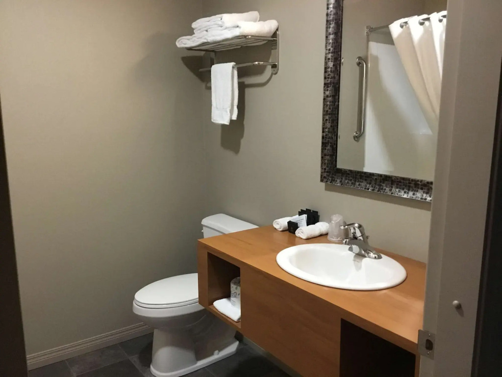 Villa Inn & Suites - SureStay Collection by Best Western