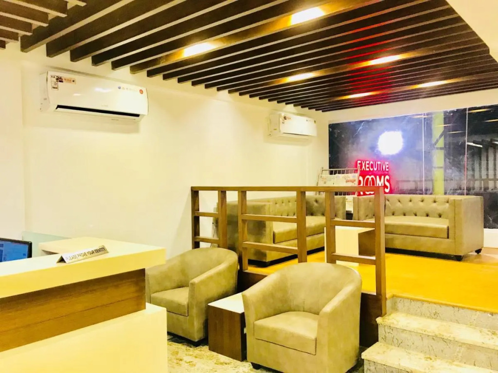 REGALIA INN &SUITES