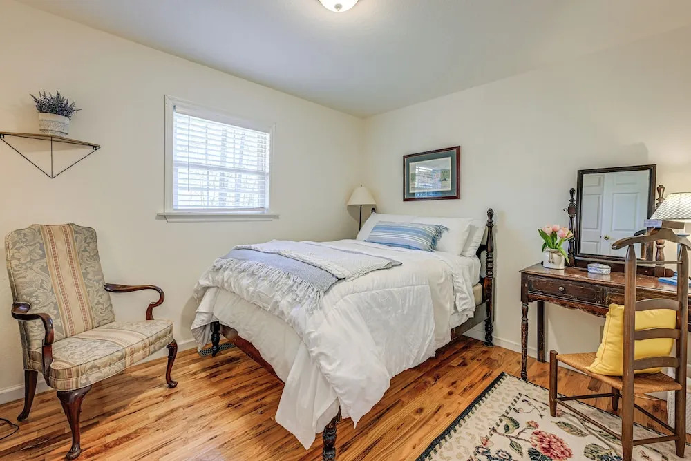 8 Mi to Chattooga River: Pet-friendly Mtn Cabin
