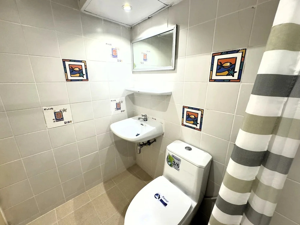 Stylish 1-bedroom Corner Condo Near Thepprasit Night Market -keha Condominium