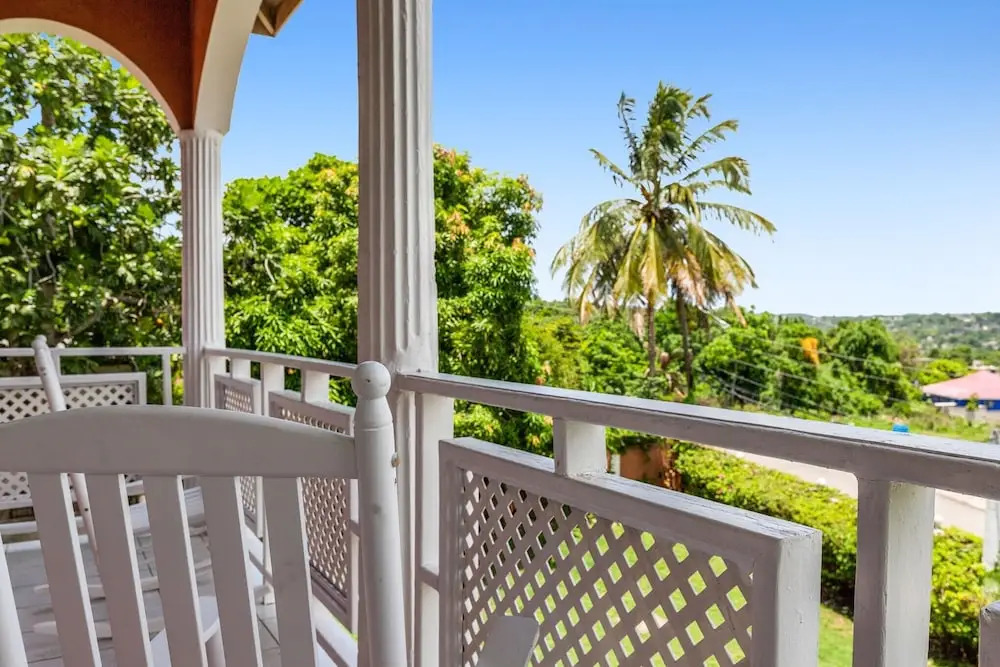 YanceyLargo-6BR Two-Story Estate w/Mountain Views by RedAwning