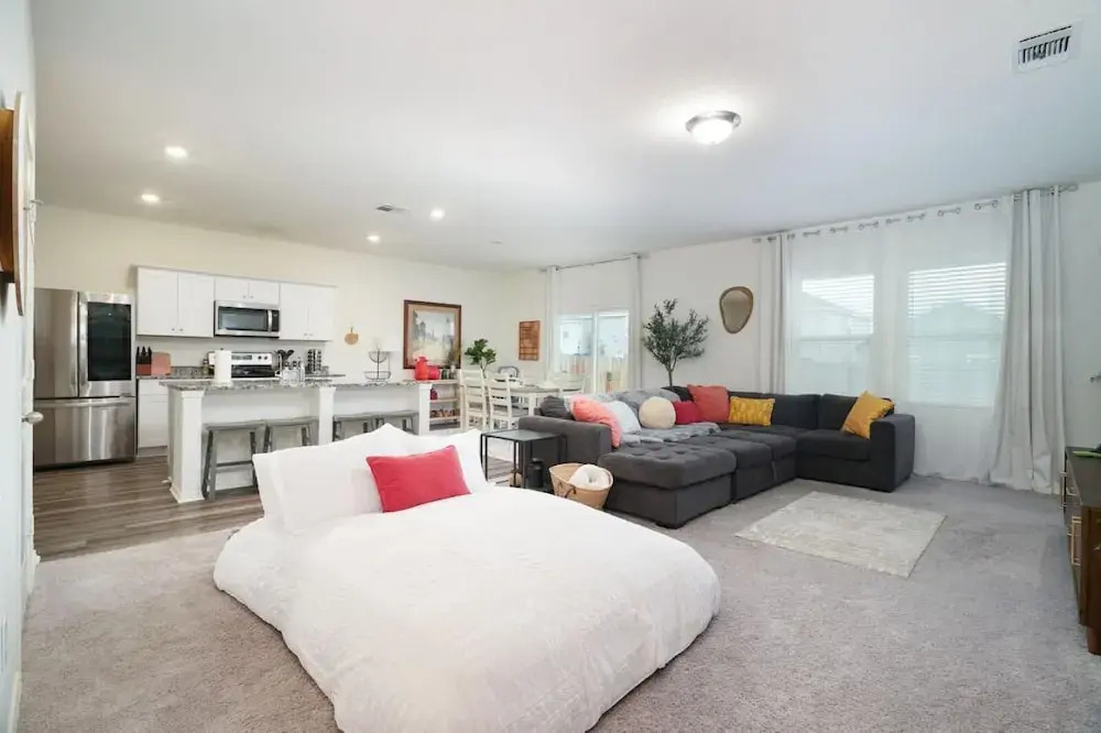 Rare Find Sleeps 13 Family Fun