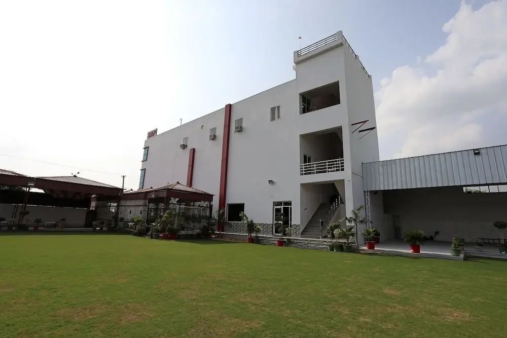 Shree Ram Palace By OYO Rooms
