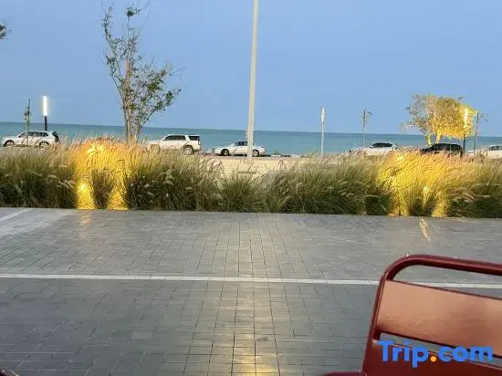 Cozy Modern Coastal Stay  Walk to Beach in Minutes