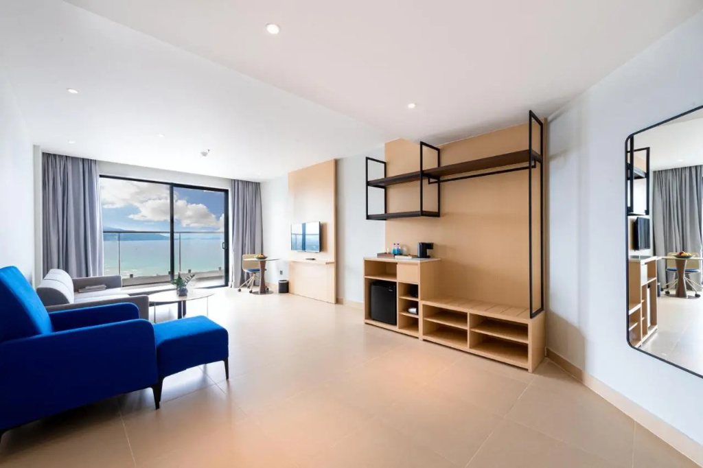 Курортный отель The Empyrean Cam Ranh Beach Resort
