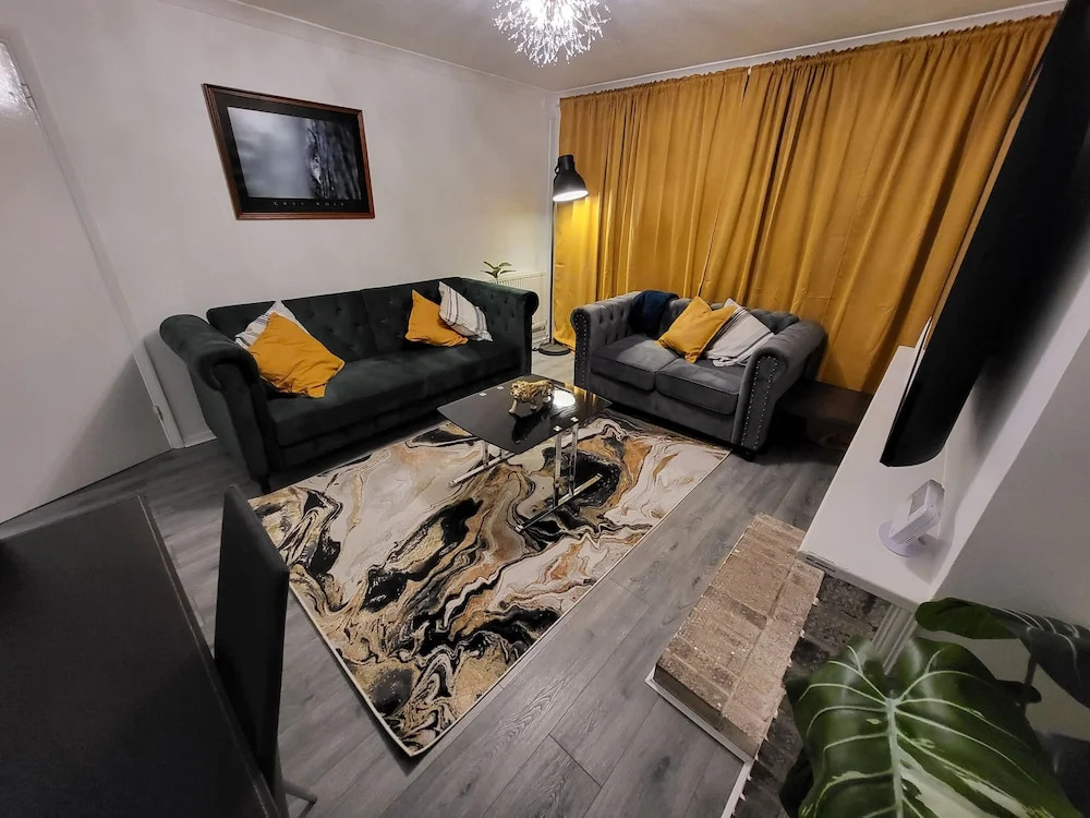 Charming 2-bed Apartment in Grays