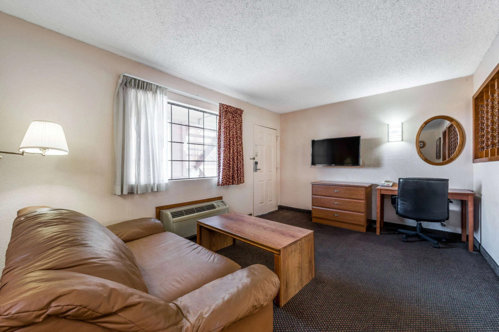 Super 8 by Wyndham Waco/Mall area TX