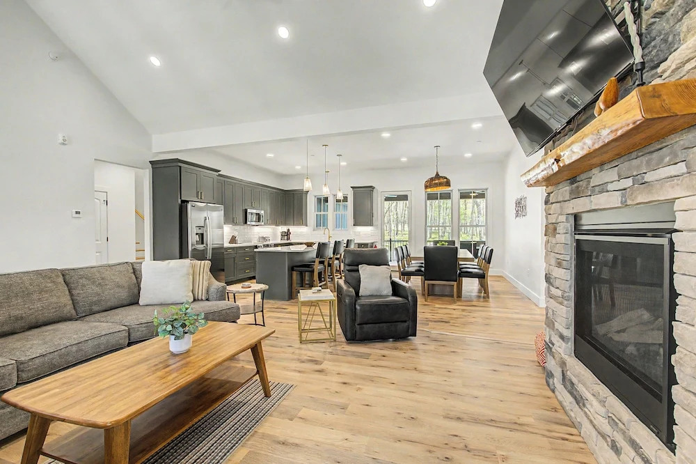 Holiday House by Taylor Made Deep Creek