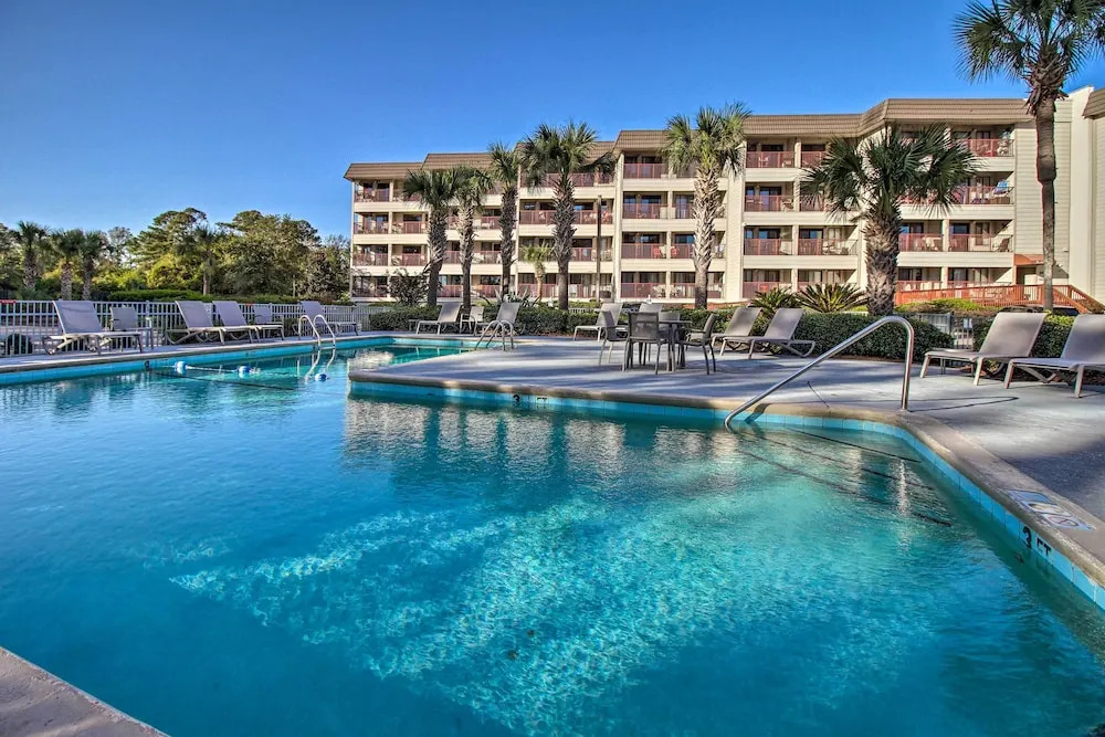 Community Pool & Bikes: Hilton Head Family Condo