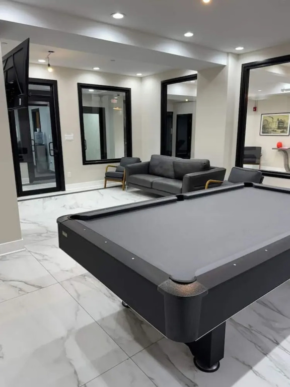610 Large Studio Downtown With Pool Table