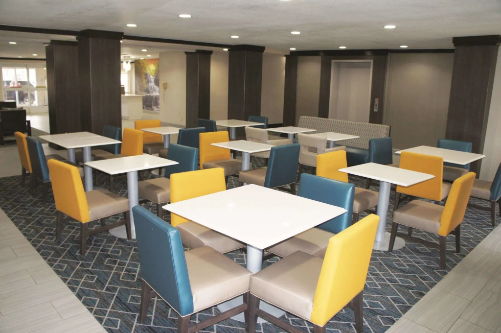 La Quinta Inn & Suites by Wyndham Peru Starved Rock St Park