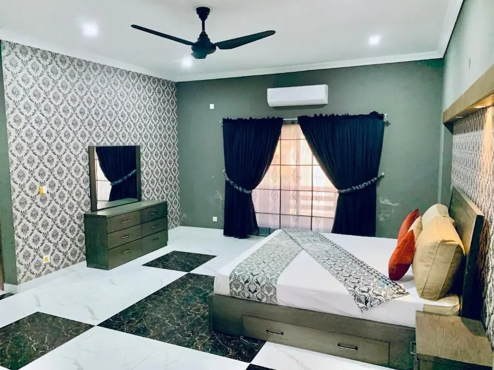 New Airport Lodge