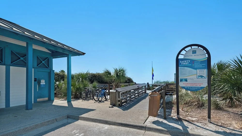 3br/2ba, Sleeps 6, BBQ Grill, Pool, Beach Access + Free Attraction Tickets!