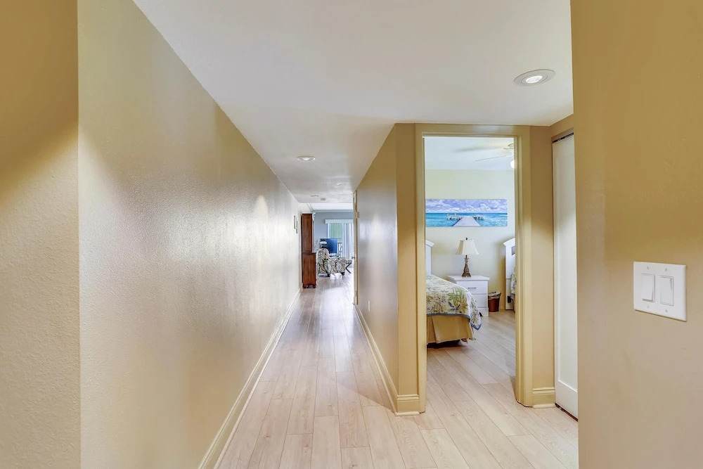 Land's End 407 Building 11 Beachfront / End Unit /top Floor