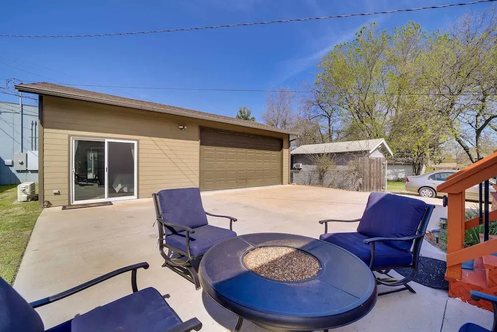 Tulsa Vacation Home ~ 3 Mi to Downtown