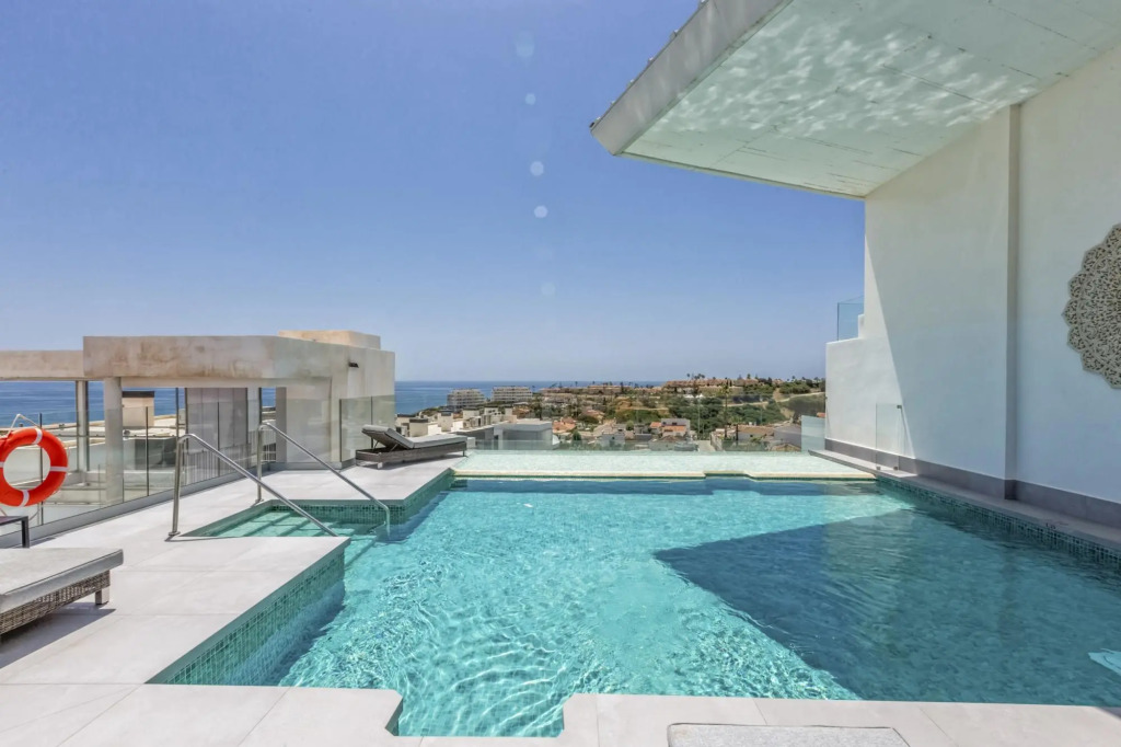 Luca in Fuengirola with 2 bedrooms and 2 bathrooms