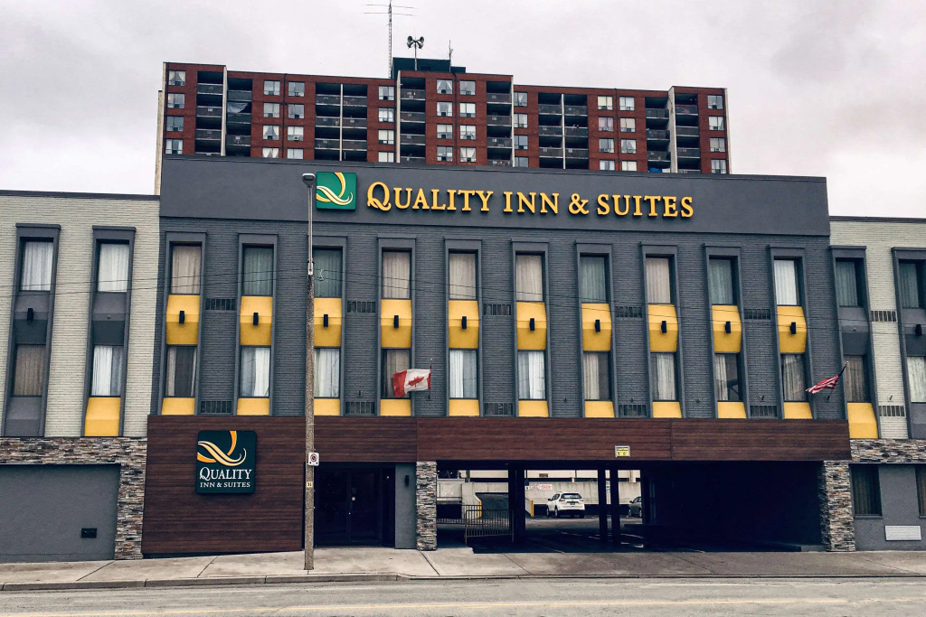 Quality Inn & Suites Windsor - Downtown