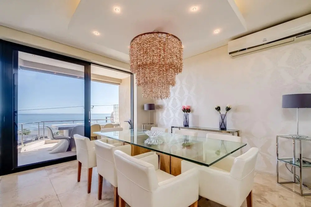 Multi-level Family Villa w Private Pool Views Lions Crest