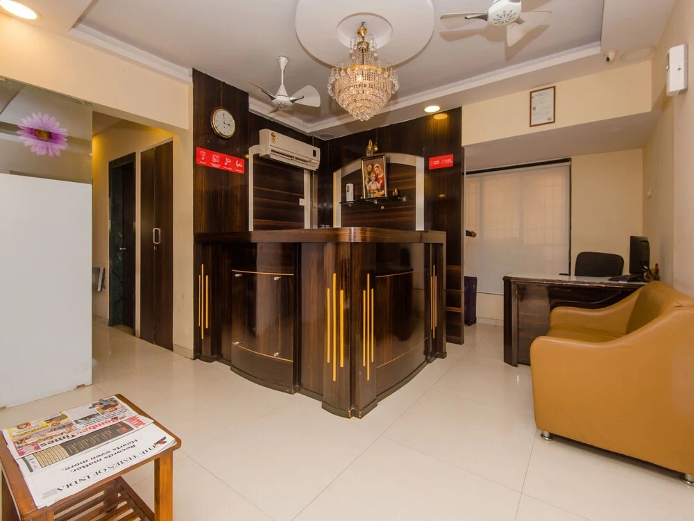 OYO 1453 Hotel Daisy Residency