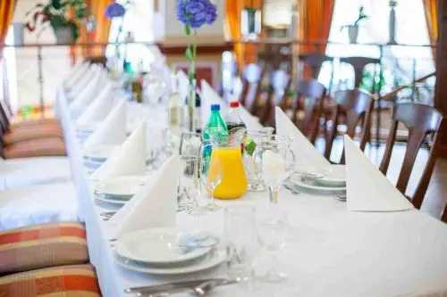 Figaro - Hotel I Restauracja