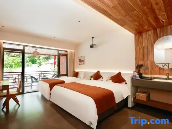 Songjian Mingyue Homestay ( Shennongjia Dajiuhu National Wetland Park Scenic Area)