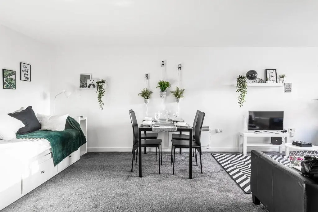 Air Host and Stay - Argyle Apartment sleeps 4 City Centre