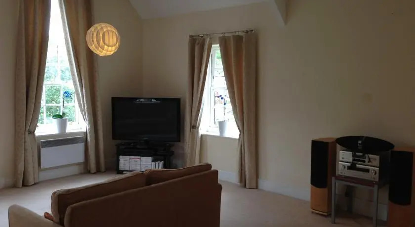18 Worsley Court