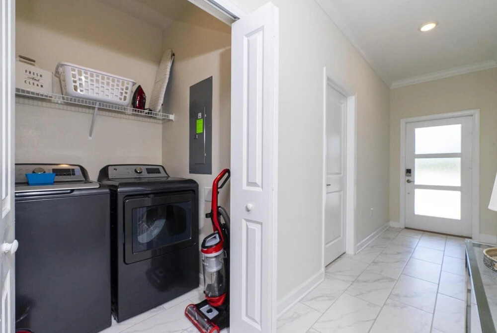Stunning 5 Bd w/ Pool Close to Disney 2905