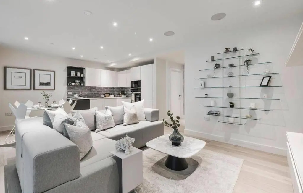 Deluxe elegant and very spacious apartment#17