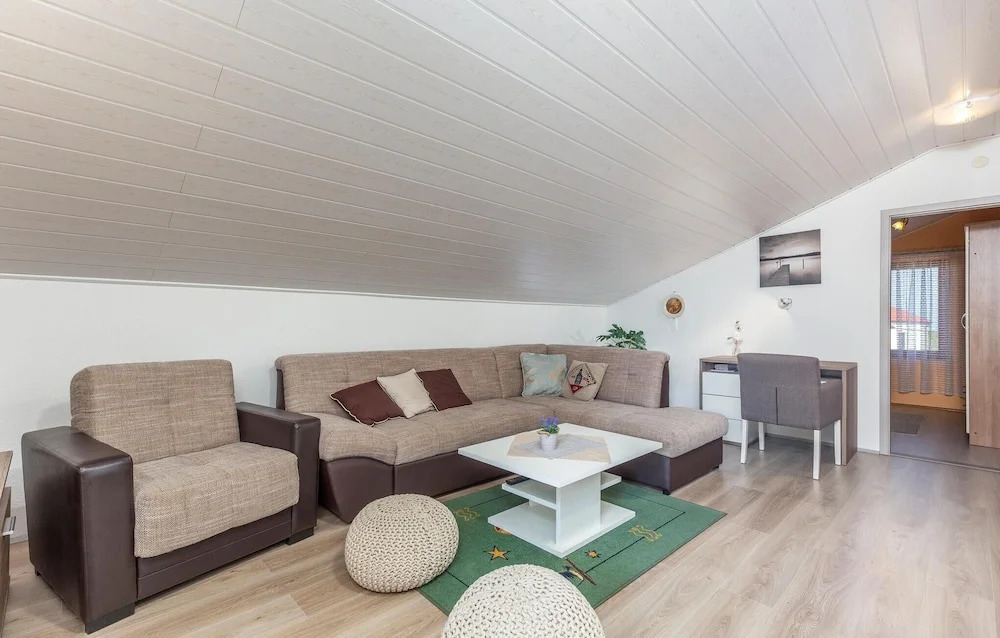 Beautiful Home in Sveti Anton With Wifi and 3 Bedrooms