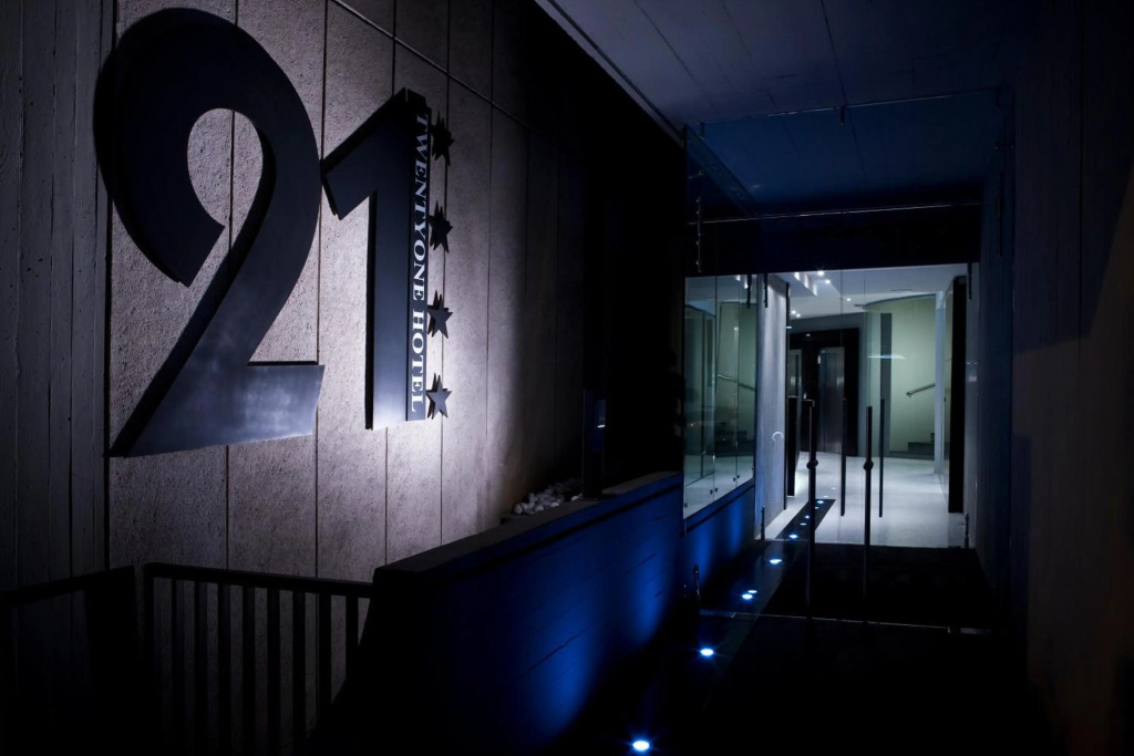 Twentyone Hotel
