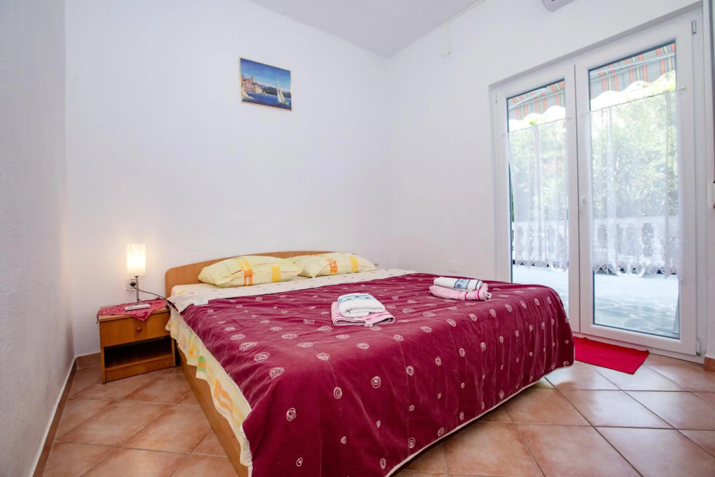 Marjetka house max 17 Pers with 2 complete kitchens, 2 garden grills, bestway swimming pool