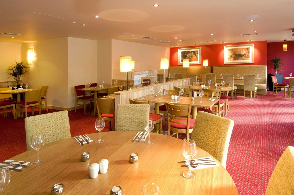 Premier Inn Leicester City Centre - Train Station