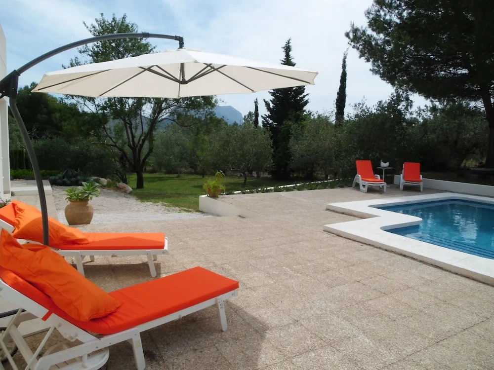 032 Villa Albardanera