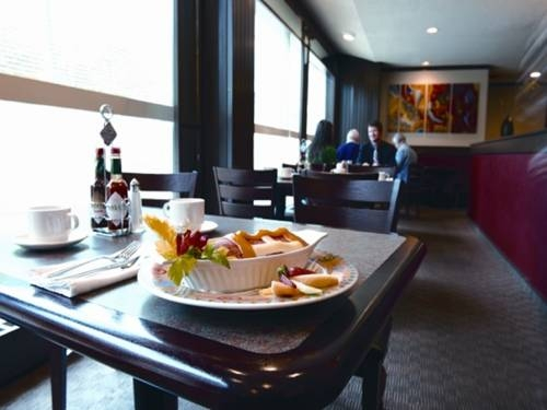 Place Louis Riel Suite Hotel