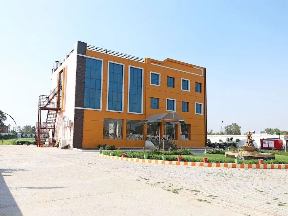 OYO 13483 Hotel Aradhya's