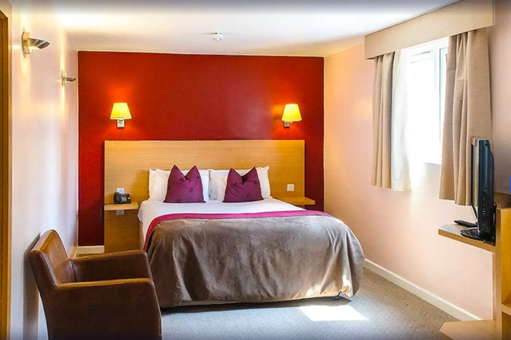 OYO The Luton Hotel