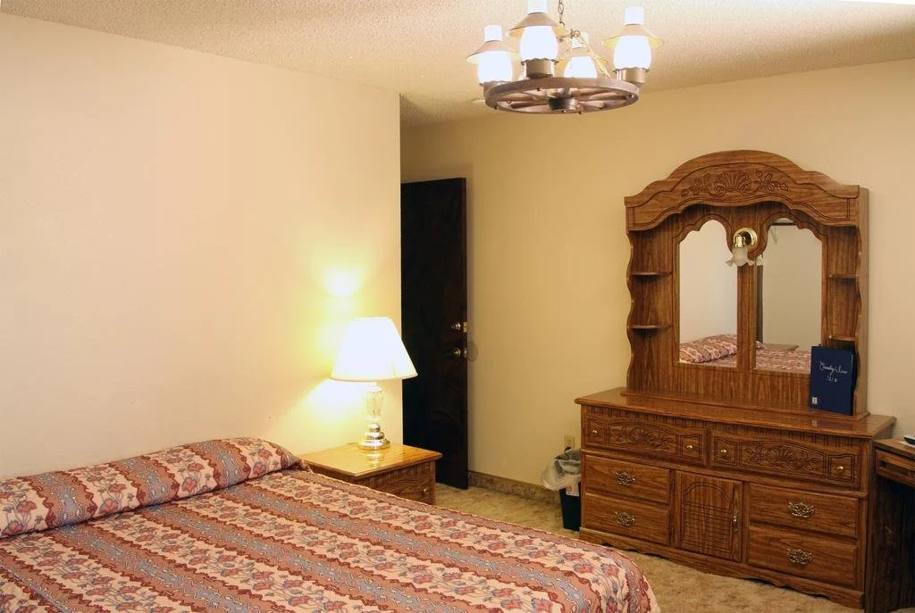 Dove Creek Inn
