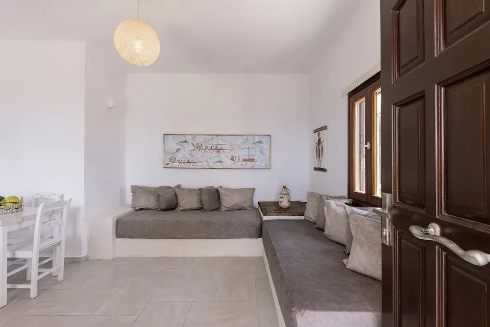 One Bedroom Apartment-sleeps 4 -sea View-parking