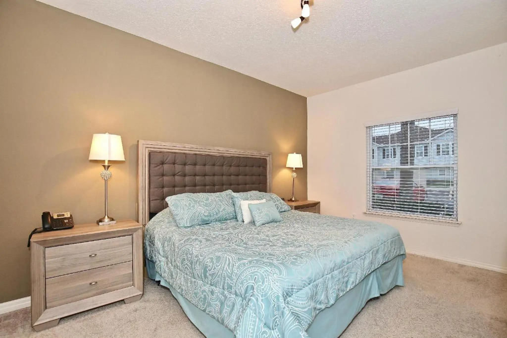 Brand new Townhouse in gated community super close to Disney