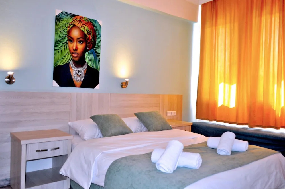 Native Hotel