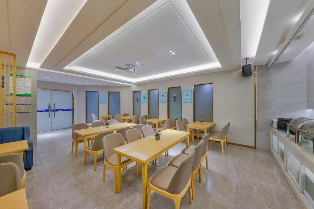 达州蓝格调智慧酒店(火车站罗浮广场店)