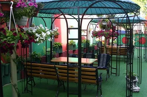 Нтон Отель