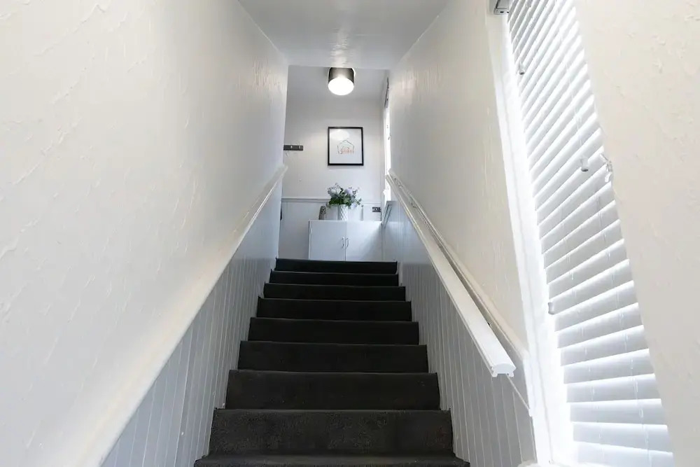 2-bed Flat, Wishaw, Free Parking, Family-friendly